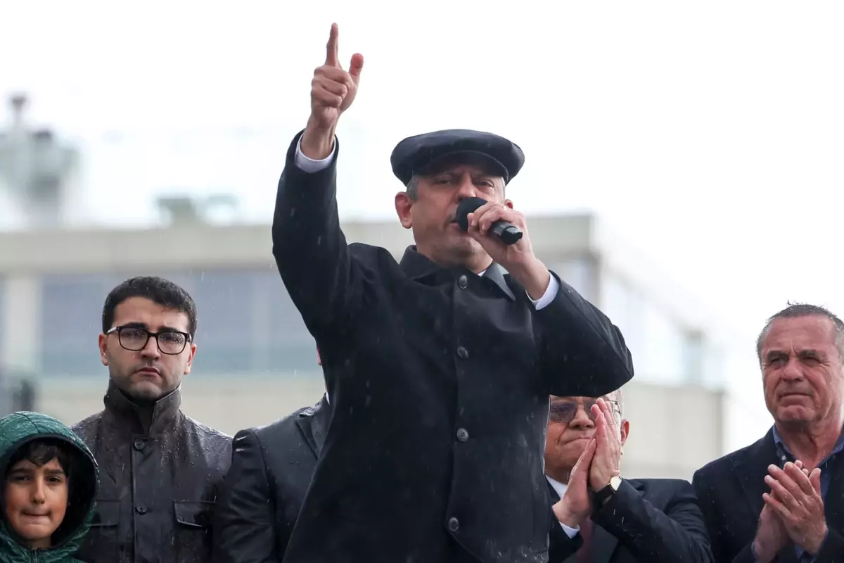 CHP Genel Başkanı Özgür Özel\'e Cumhurbaşkanına hakaretten soruşturma başlatıldı