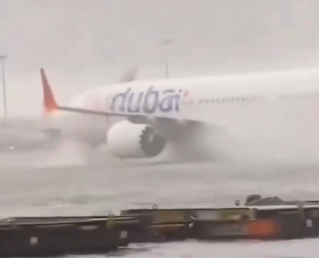 Dubai felaketi yaşıyor! Havalimanı dev bir havuza, yollar bataklığa döndü