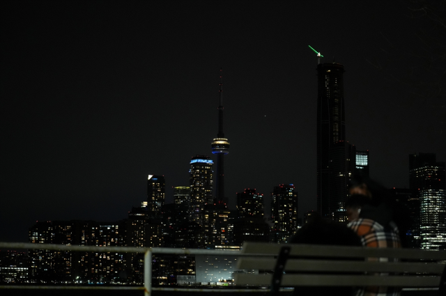 D&uuml;nyanın en y&uuml;ksek &uuml;&ccedil;&uuml;nc&uuml; kulesi karanlığa g&ouml;m&uuml;ld&uuml;! Sebebi &ccedil;ok daha dikkat &ccedil;ekti