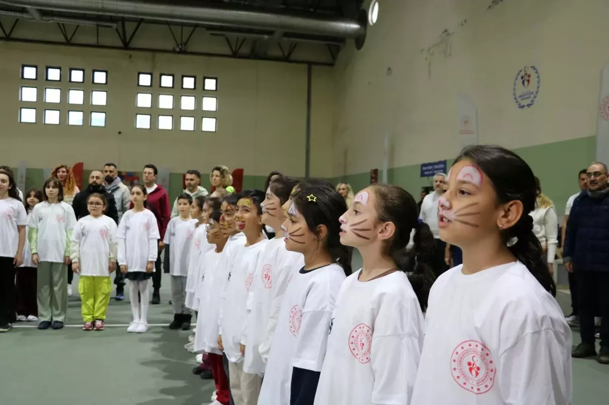 İpek Soylu\'dan Dezavantajlı Çocuklara Tenis Desteği