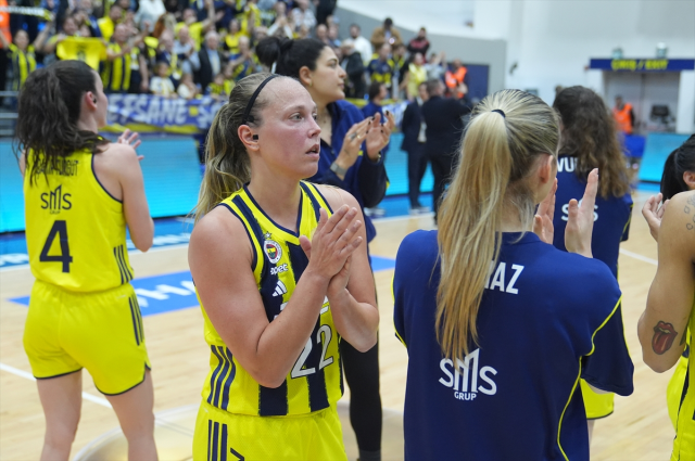 Fenerbahçe Opet, Galatasaray'ı farklı yendi