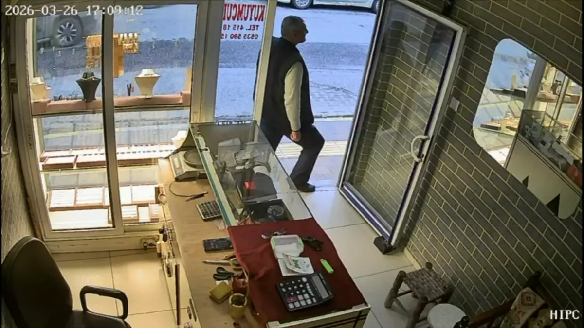 Kuyumcudan Altın Yüzük Kaçırıldı