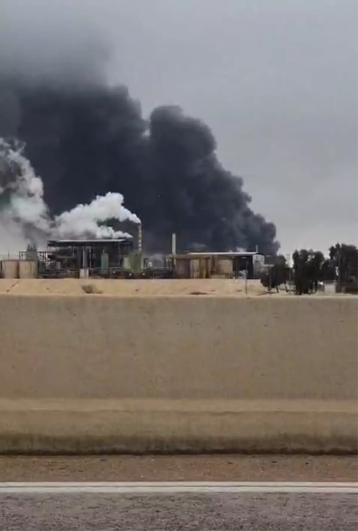 İsrail\'de Kimya Fabrikasına Saldırı