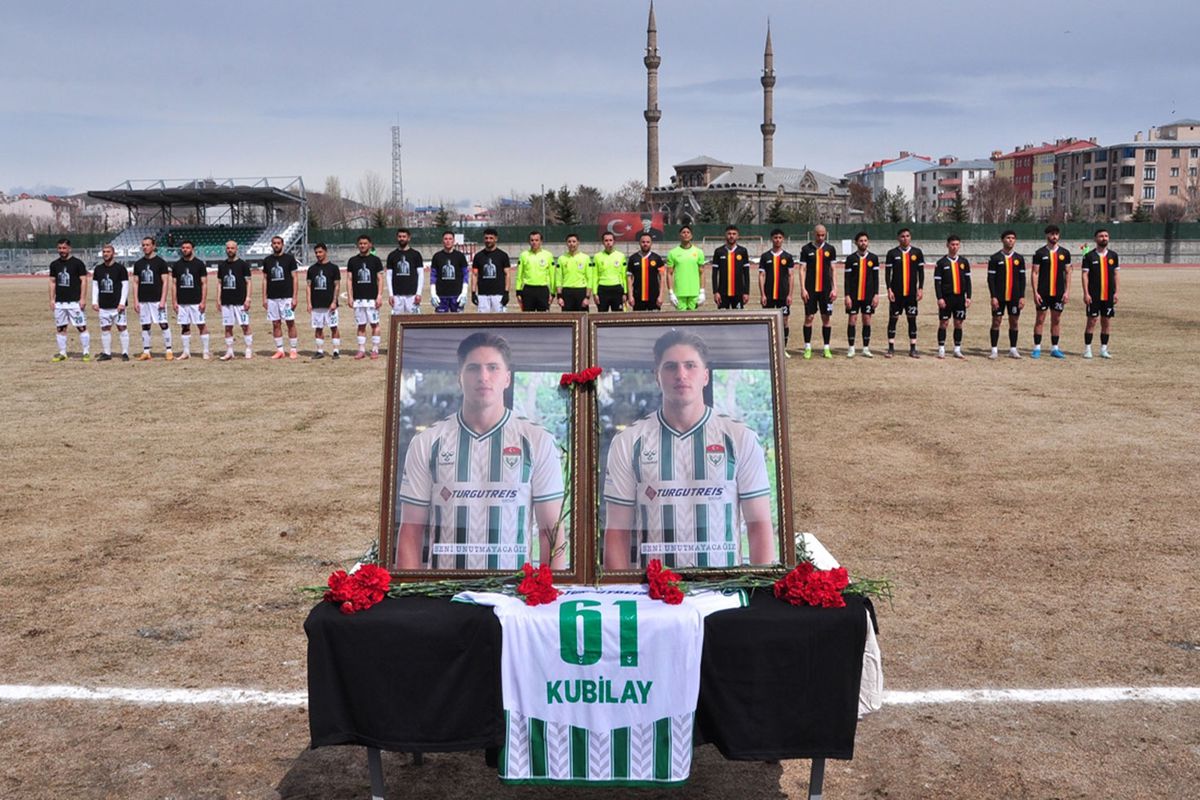 Kars 36 Spor, silahlı saldırıda hayatını kaybeden Kubilay Kaan Kundakçı\'yı andı