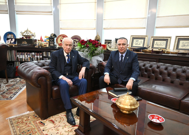 Görevinden istifa eden Yönter'den 'kara kaplı defterli' Bahçeli paylaşımı