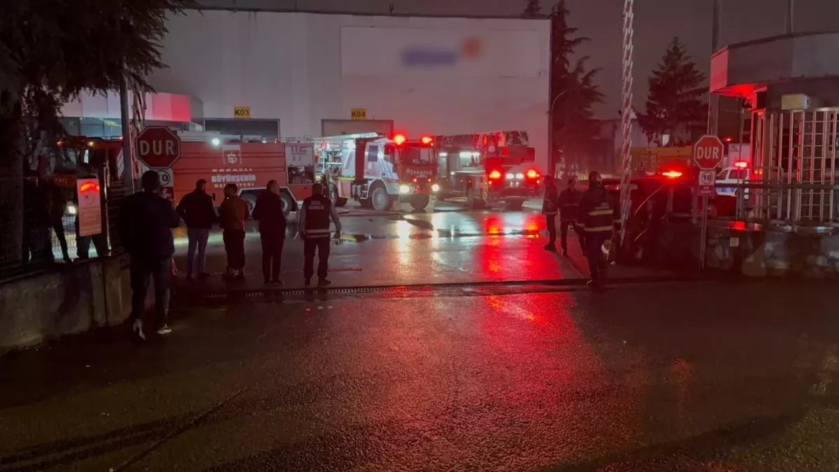 Başiskele\'de Fabrikada Yangın