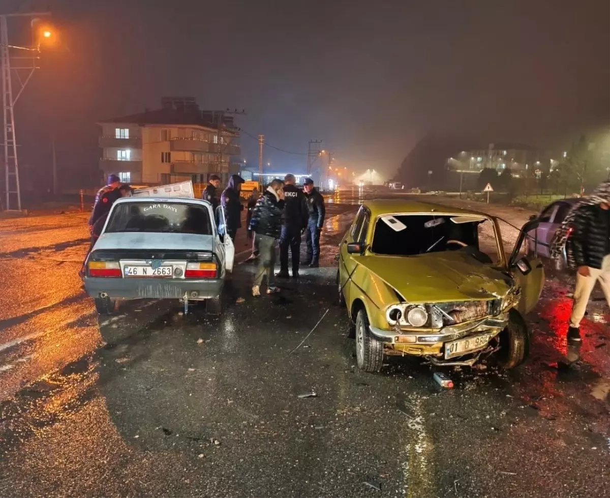 Tünelde faciadan dönüldü, üniversite yolunda kaza: 2 yaralı