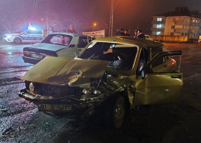 Tünelde faciadan dönüldü, üniversite yolunda kaza: 2 yaralı Tünelde faciadan dönüldü, üniversite yolunda kaza: 2 yaralı