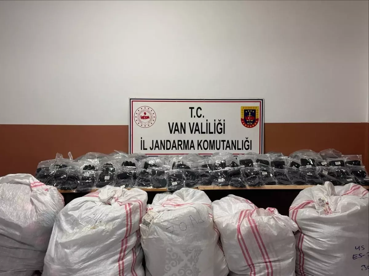 Başkale\'de 5.8 Milyon TL Kaçak Eşya Ele Geçirildi