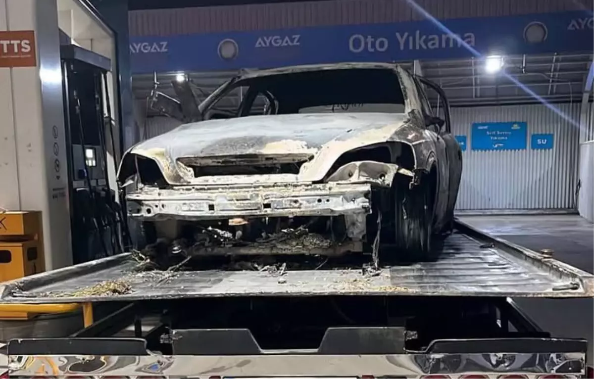 Sakarya\'da Yanmış Araçta İnsan Kemikleri Bulundu