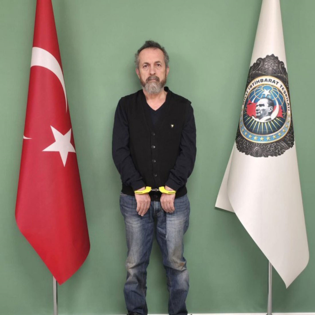 12 yıl boyunca adım adım izlenmiş! İşte gizlice çekilen fotoğraflar