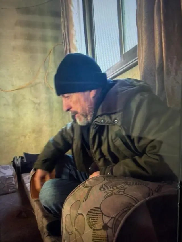 12 yıl boyunca adım adım izlenmiş! İşte gizlice çekilen fotoğraflar