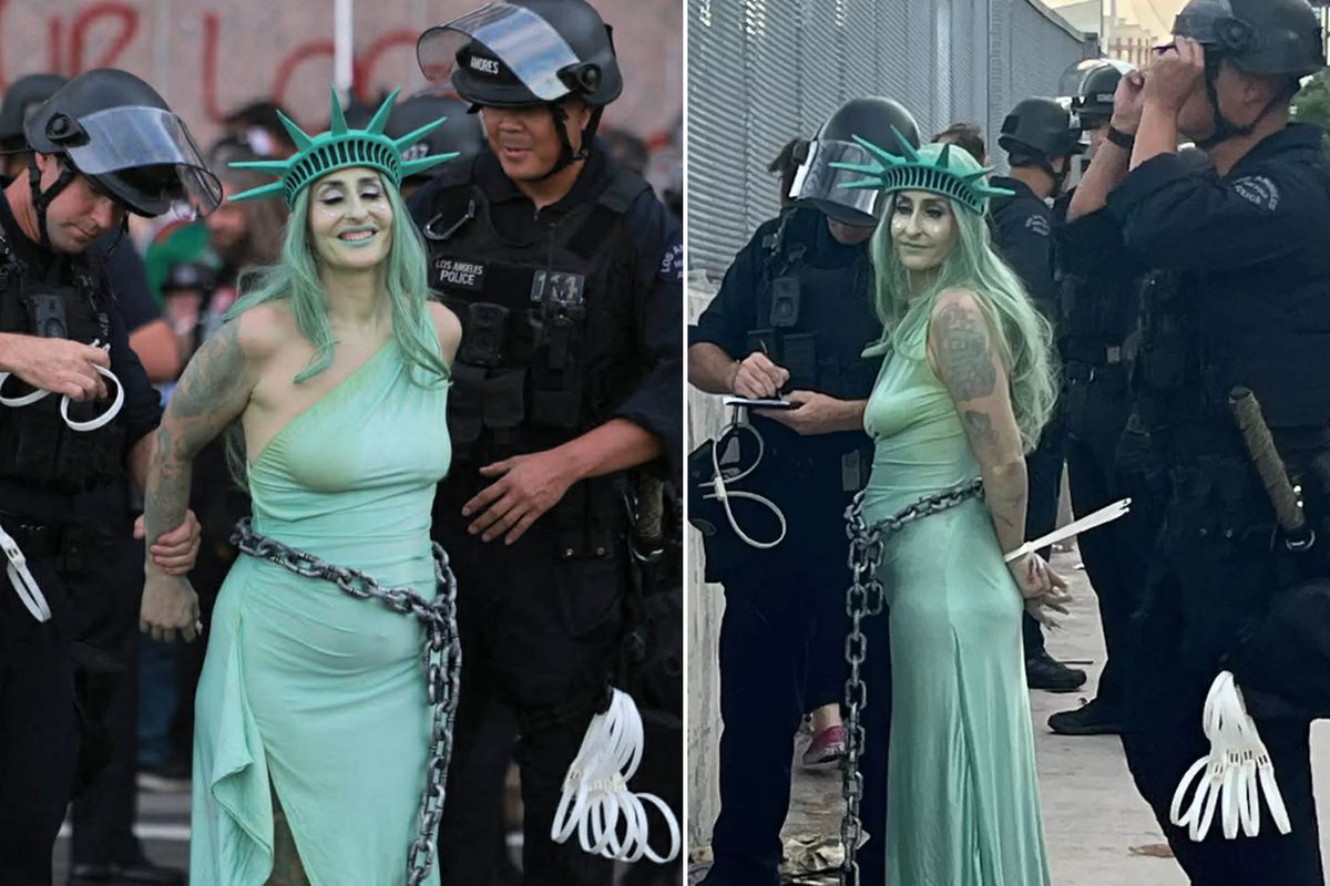 ABD polisi, Özgürlük Heykeli kılığına giren protestocuyu gözaltına aldı