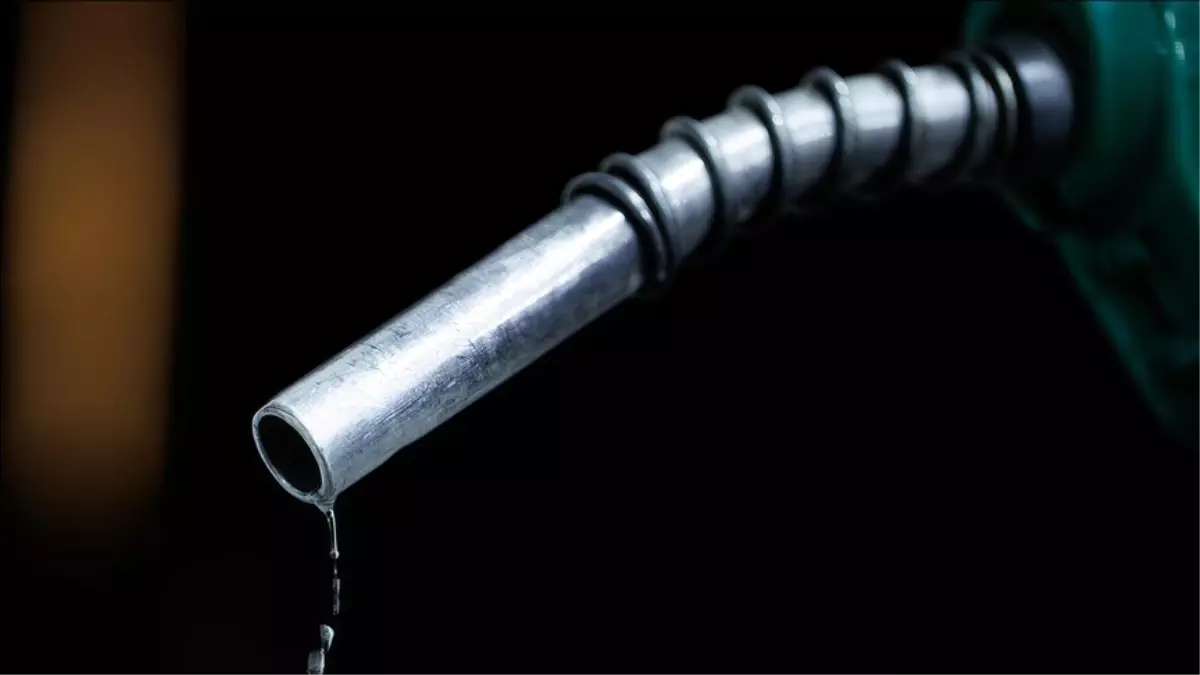 Avustralya yakıt vergisini yarıya indiriyor