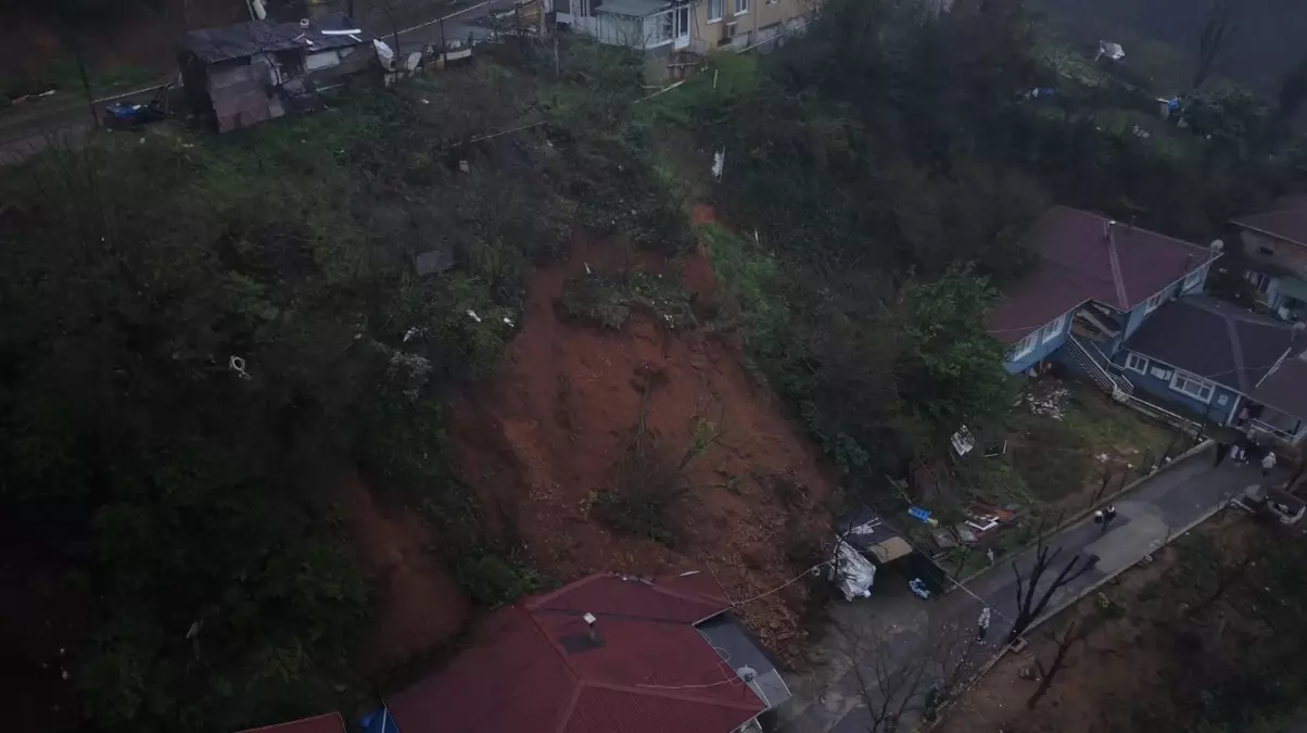 Beykoz\'da Toprak Kayması