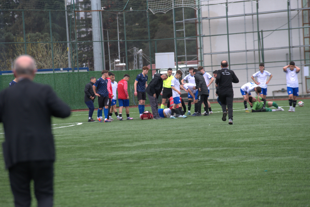 Dili boğazına kaçan takım arkadaşlarına üzülünce oyuna devam edemediler