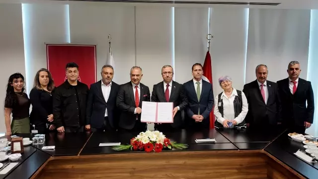 Eskişehir'de dijital eşitliğe destek amacıyla 1000 bilgisayar kullanıma sunulacak Eskişehir'de dijital eşitliğe destek amacıyla 1000 bilgisayar kullanıma sunulacak