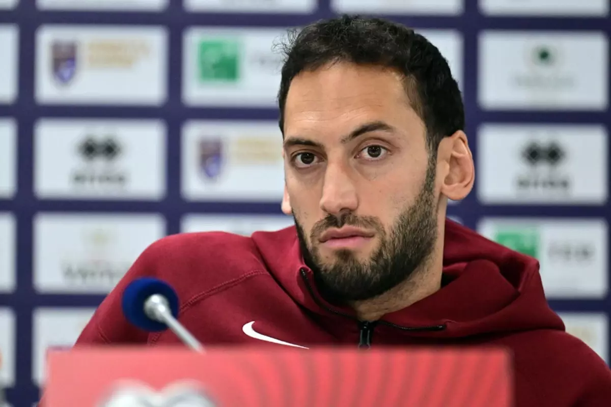 Hakan &Ccedil;alhanoğlu'ndan olay s&ouml;zler: Bizi kışkırtmaya &ccedil;alışıyorlar