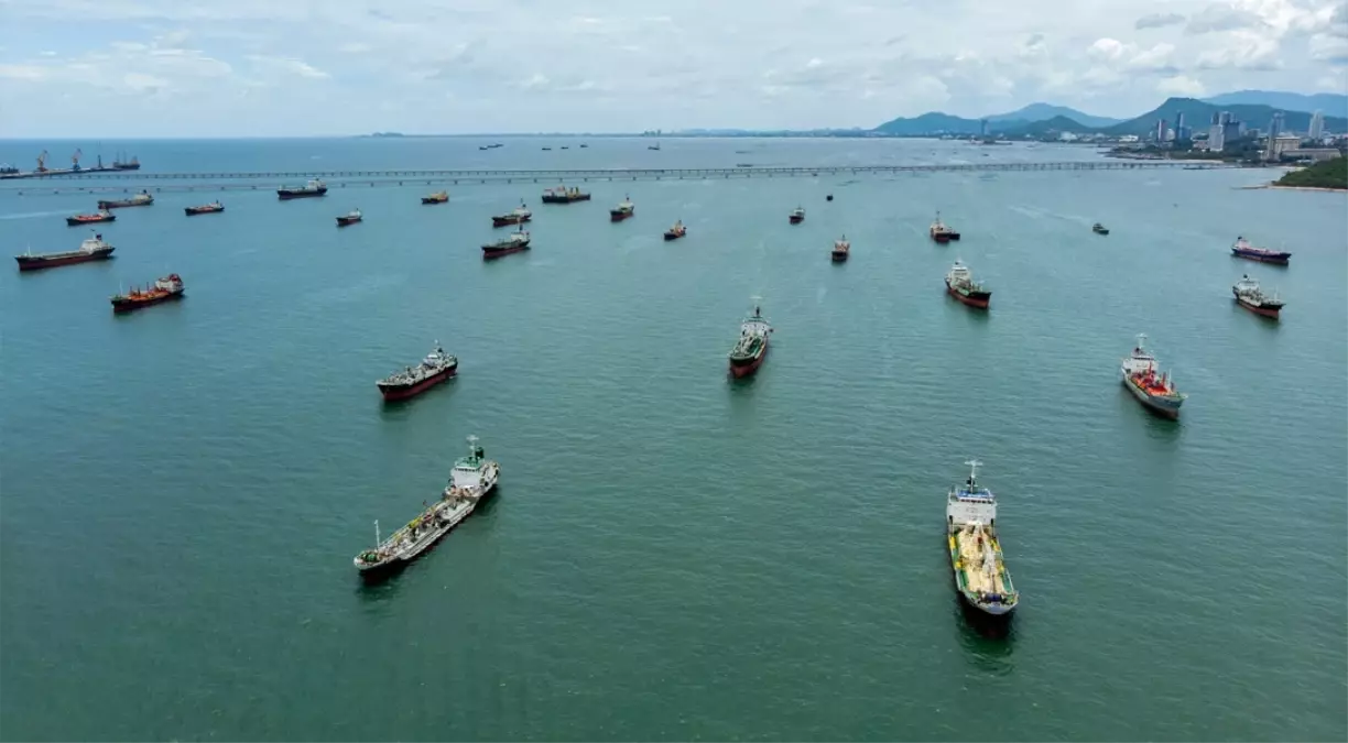 Hindistan'a ait LPG tankerleri Hürmüz Boğazı'ndan geçti