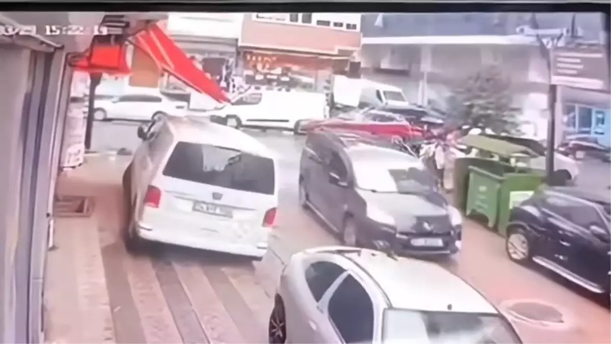 Sultangazi\'de Çocuğa Araç Çarptı