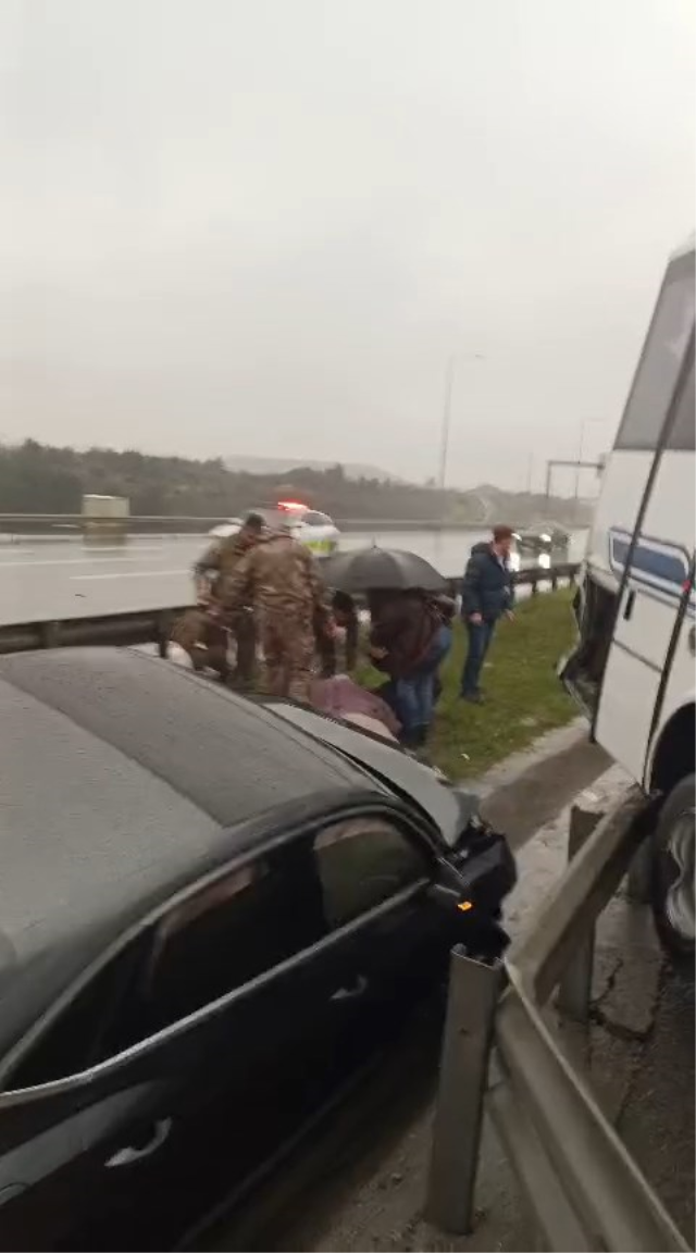 İstanbul'da polis servisinin de karıştığı zincirleme kaza: 1 polis şehit oldu, 16 kişi yaralandı
