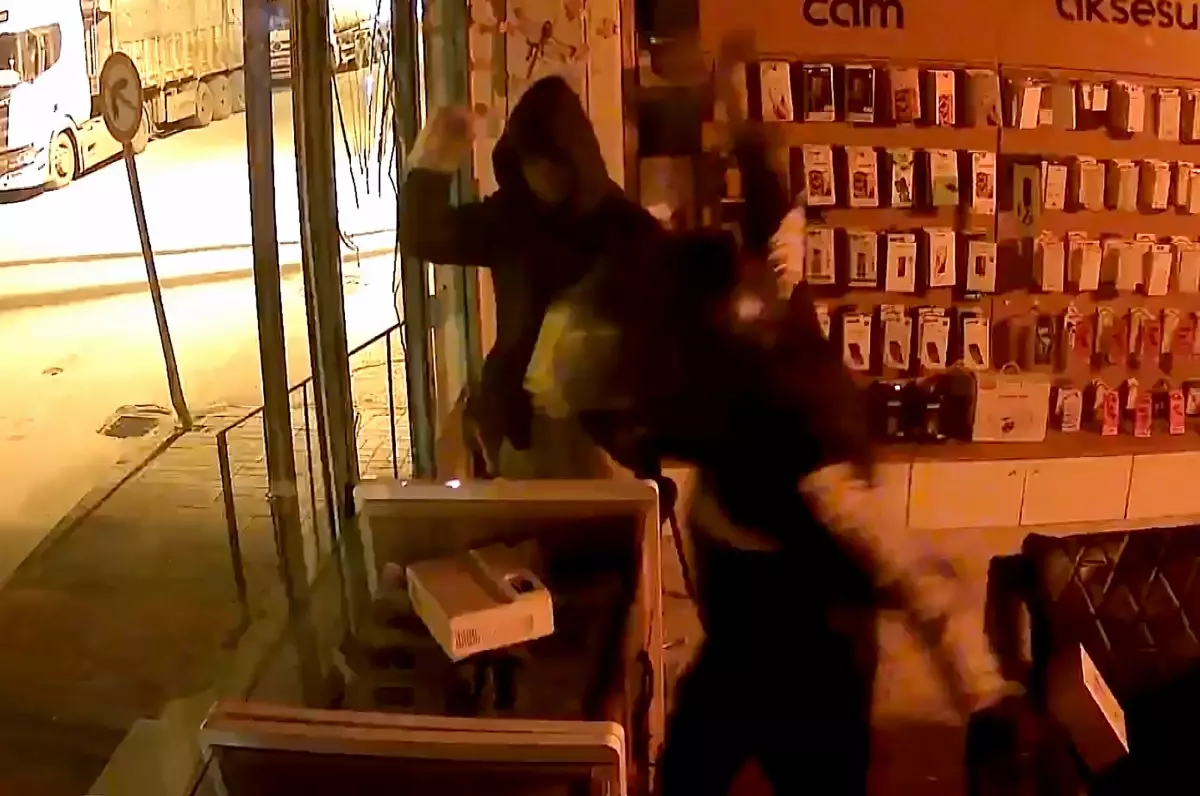 Adana\'da Hırsızlık: 2 Şüpheli Tutuklandı