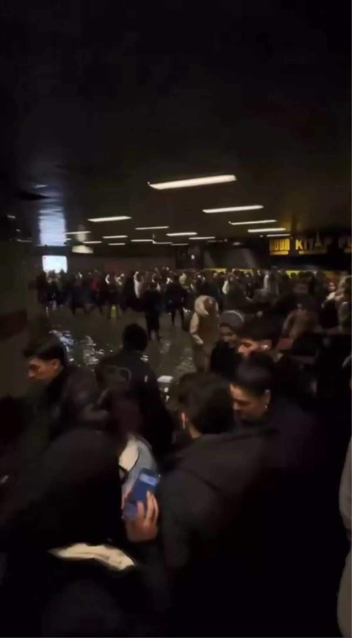 Mecidiyeköy\'de Alt Geçidi Su Bastı