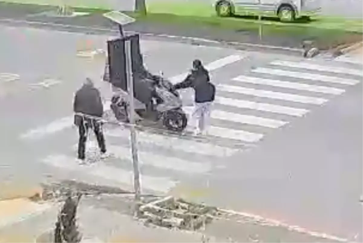 Mersin\'de Motokurye Kaza Yaptı