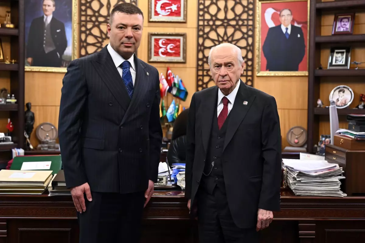 MHP\'de İzzet Ulvi Yönter’in yerine Özgür Bayraktar getirildi