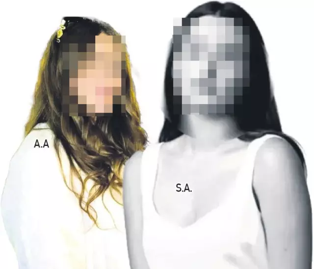 Özkan Yalım, birlikte basıldığı genç kadına açılış sunumunu yaptırmış