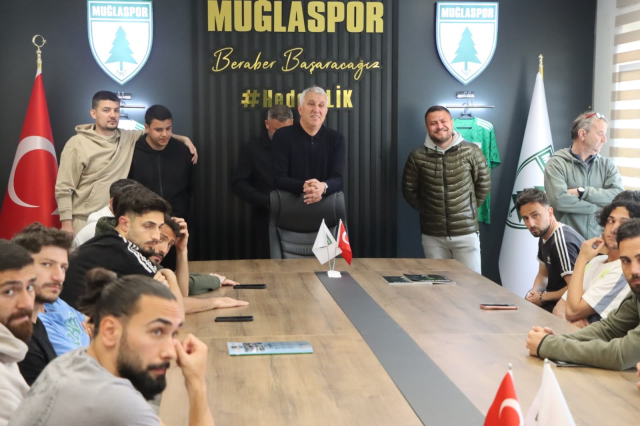 Şampiyonluk şansı zora girince efsanesi olduğu kulüpten istifa etti