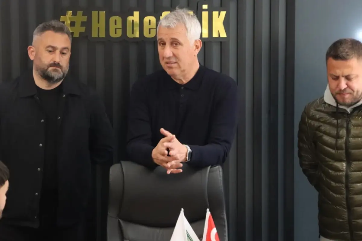 Şampiyonluk şansı zora girince efsanesi olduğu kulüpten istifa etti