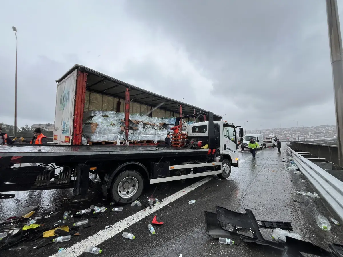 Kocaeli\'de Zincirleme Kaza: 3 Yaralı