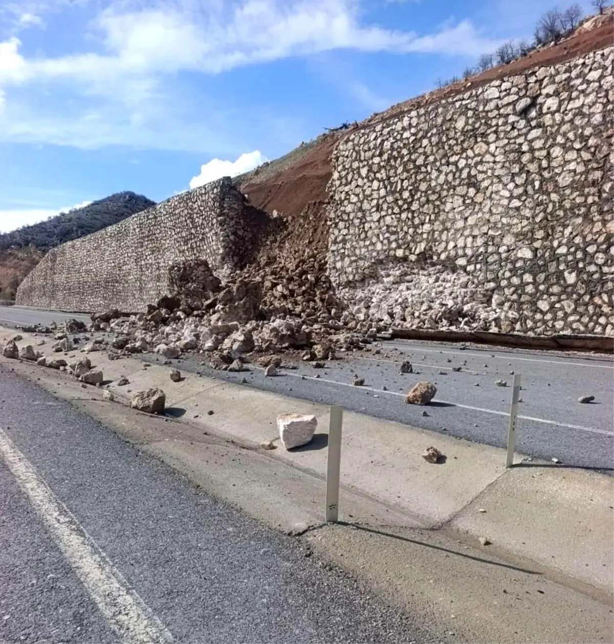 Kahta\'da İstinat Duvarı Yıkıldı