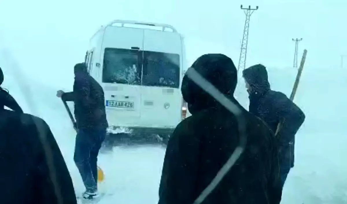 Hakkari\'de Kar Mağdurlarına Kurtarma