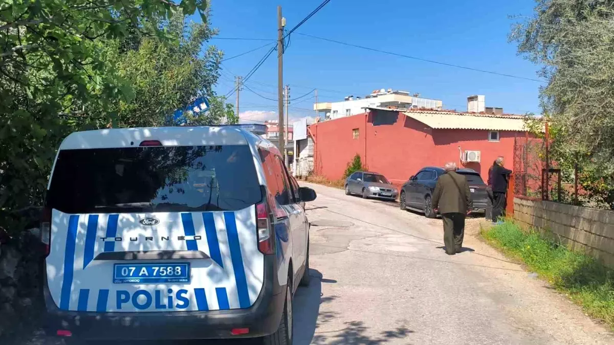 Antalya\'da 15 gün önce anjiyo olan şahıs evinde ölü olarak bulundu