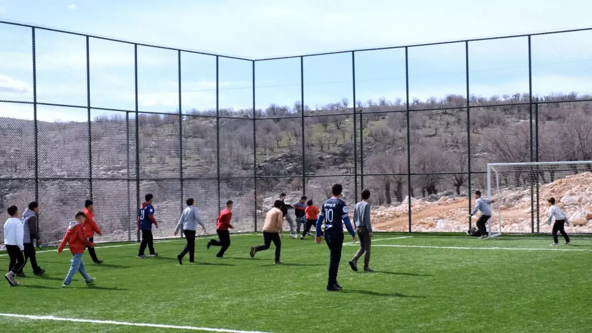 Depremzede Çocuklara Halı Saha Müjdesi