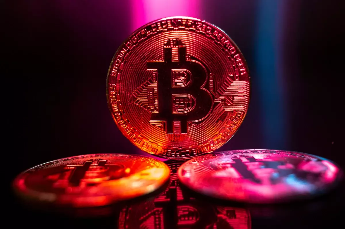 Bitcoin kısa süre 66 bin doları test etti