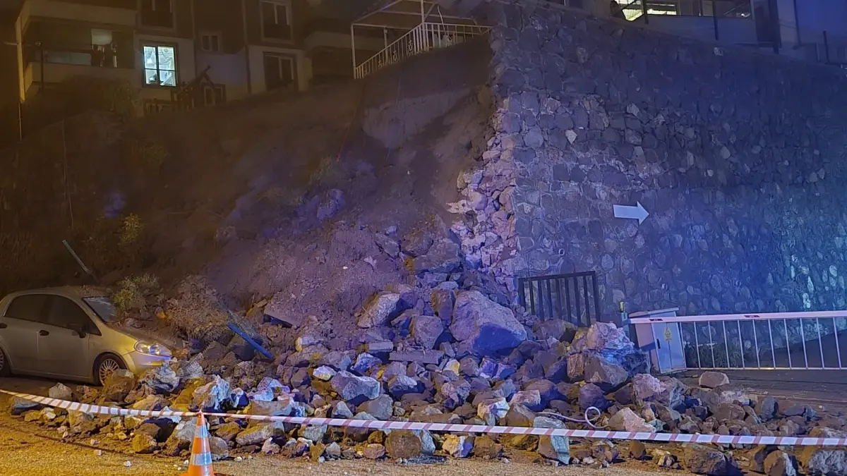 Bursa\'da İstinat Duvarı Çöktü