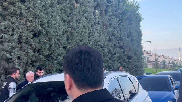 CHP'li Başkan Mustafa Bozbey ve ailesinin gözaltına alındığı anlar