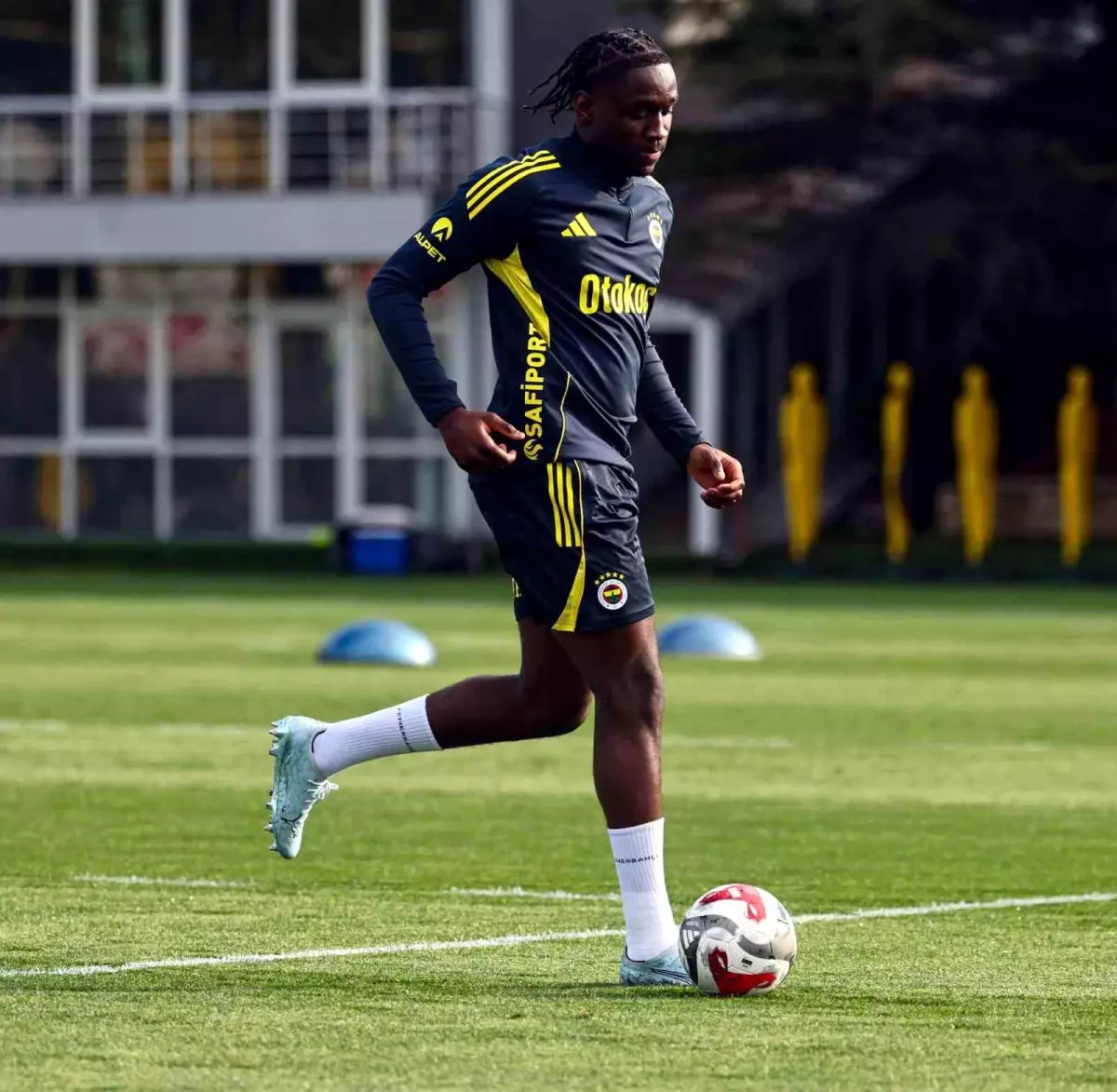 Fenerbahçe Beşiktaş Derbisi Hazırlıklarına Başladı