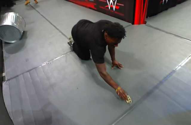 Geceye damga vuran olay! Eline muşta taktı tek yumruk atması yetti