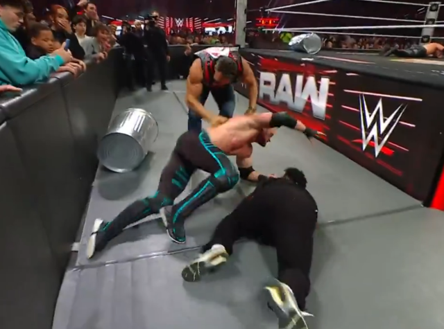 Geceye damga vuran olay! Eline muşta taktı tek yumruk atması yetti