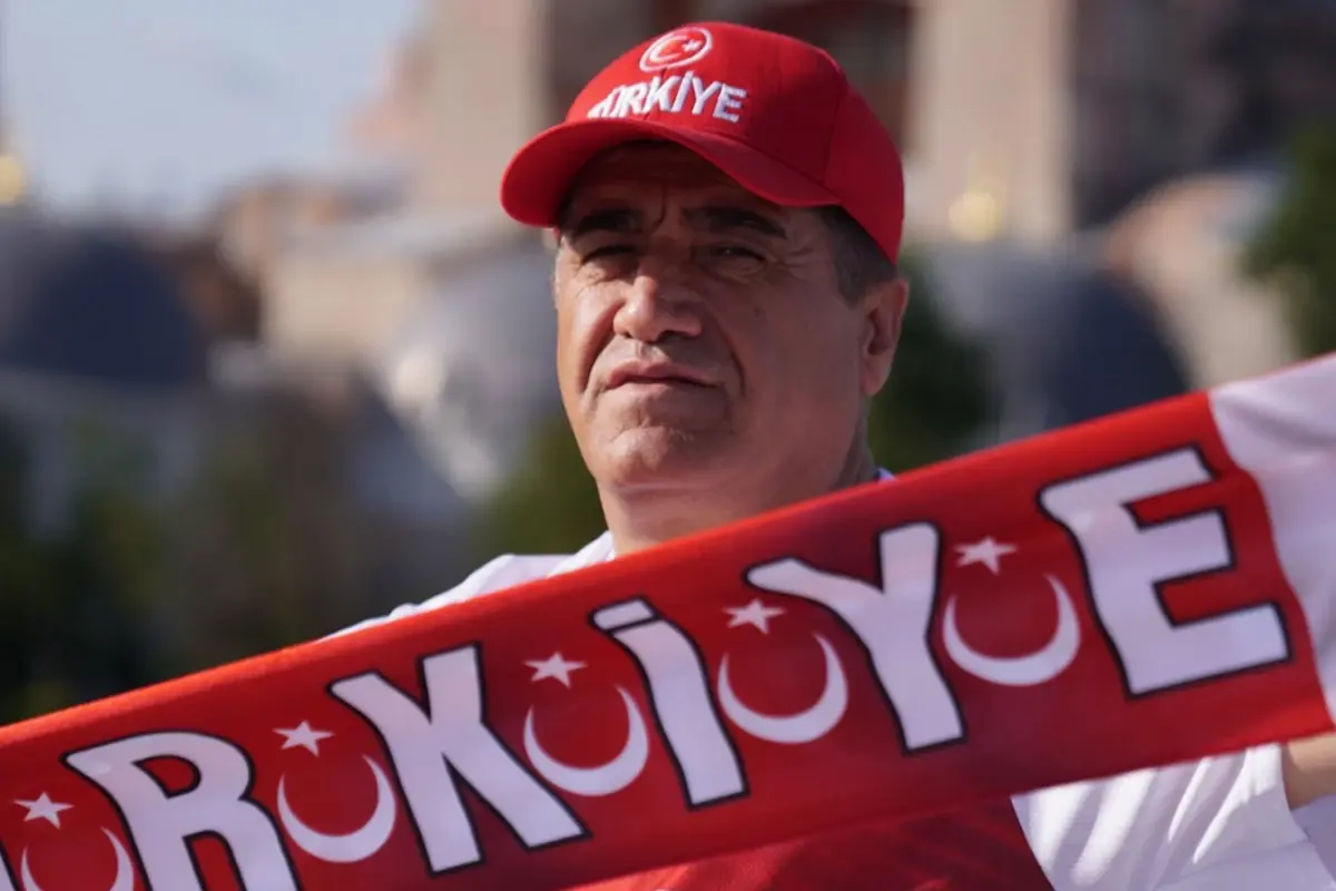 Hakkarili Sanatçı Aydın Aydın’dan Milli Takım’a Kürtçe Marş ile destek