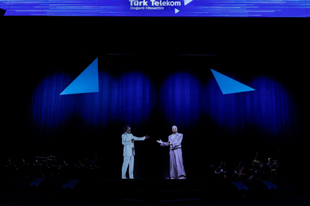 Türk Telekom’dan 5G ile gövde gösterisi! Müslüm Gürses’in hologramı sahneye taşındı
