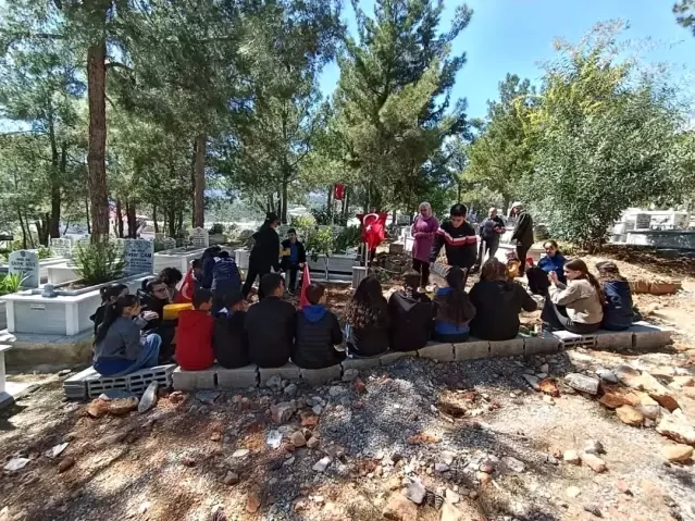 Öğrenciler Şehit Polis Yabalak’ı Andı