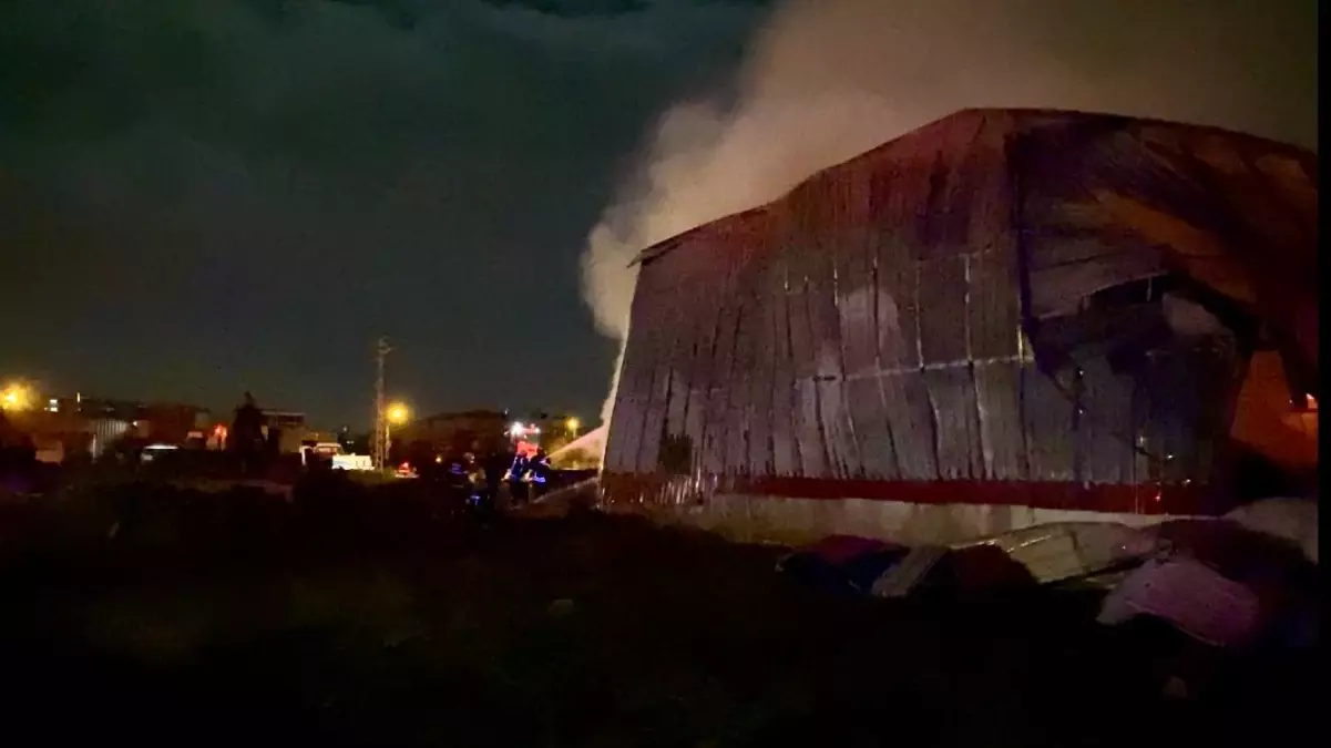 Osmaniye\'de Fabrika Yangını Kontrol Altına Alındı