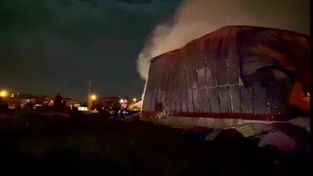 Osmaniye’de Fabrika Yangını Kontrol Altına Alındı