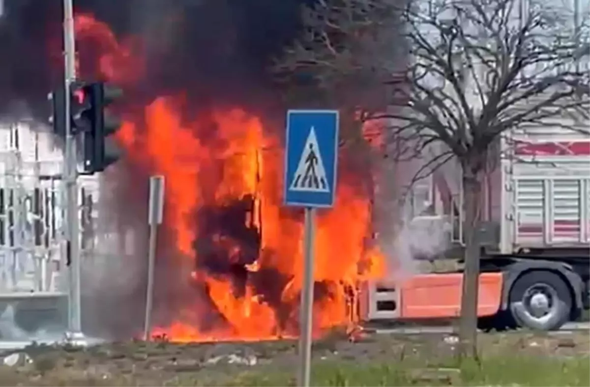 Samsun\'da seyir halindeki tırın kupası alevlere teslim oldu