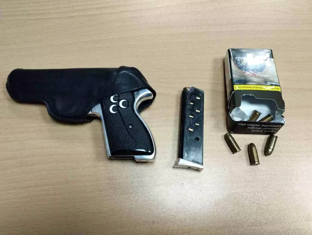 Edirne Sınırında Kaçak Silah ve Sigara Operasyonu